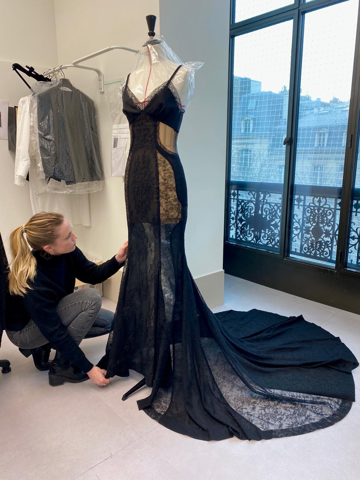 Laurène Froux dans son atelier